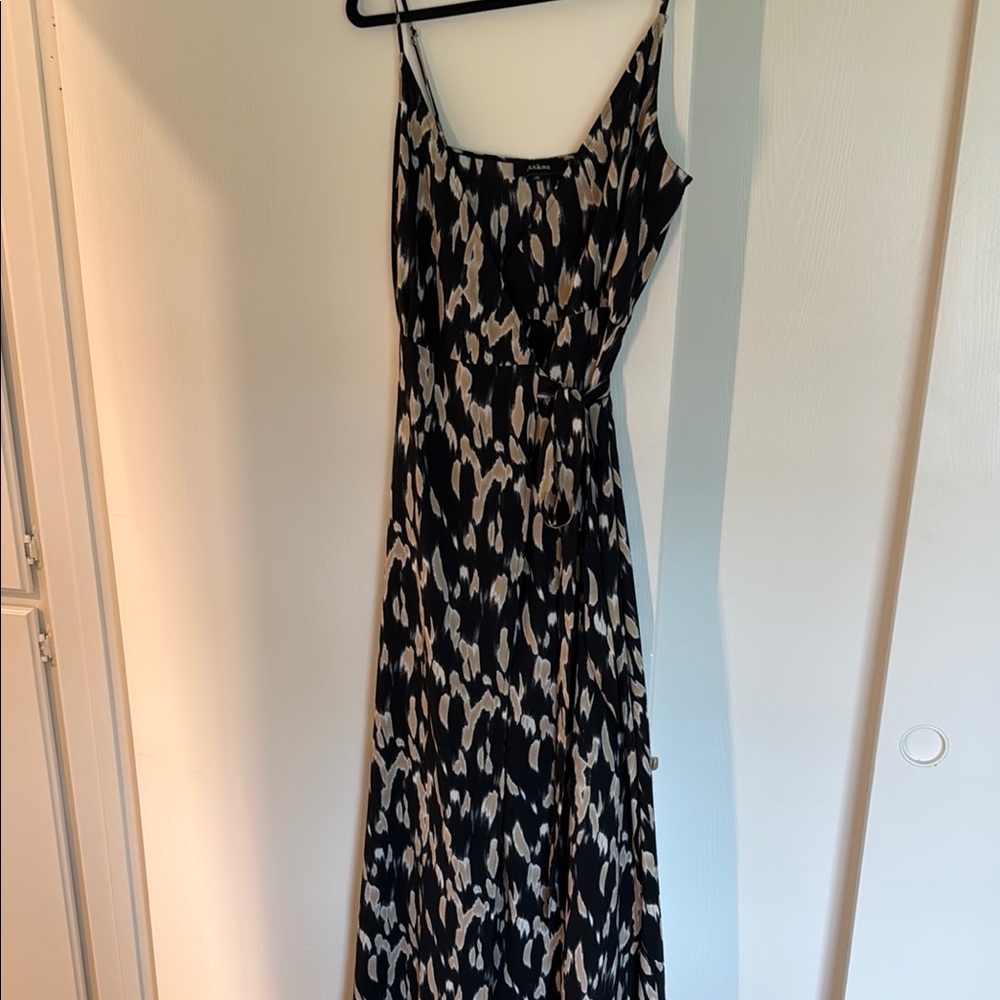 Aakaa Black and White Sheath Maxi Dress Spaghetti Strap